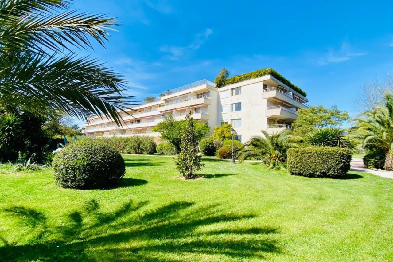 Апартаменти Charming Studio With Pool In Saint Tropez Екстер'єр фото